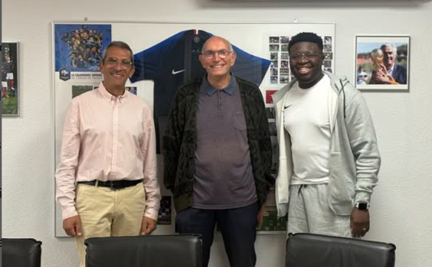 📢🤝Le District de Football du Var et l'USEP 83 unissent leur force pour développer la pratique sportive et éducatives des jeunes varois !⚽ Merci à, l'inspecteur d'académie, au directeur académique des services de l'Education Nationale du Var. Au président du District de football du Var. Au président du Comité Départemental de l'Union Sportive de l'Enseignement du Premier degré du Var. Au président de la FOL 83. Ainsi qu'à Jean Pierre Estrella, conseiller pédagogique d'EPS
