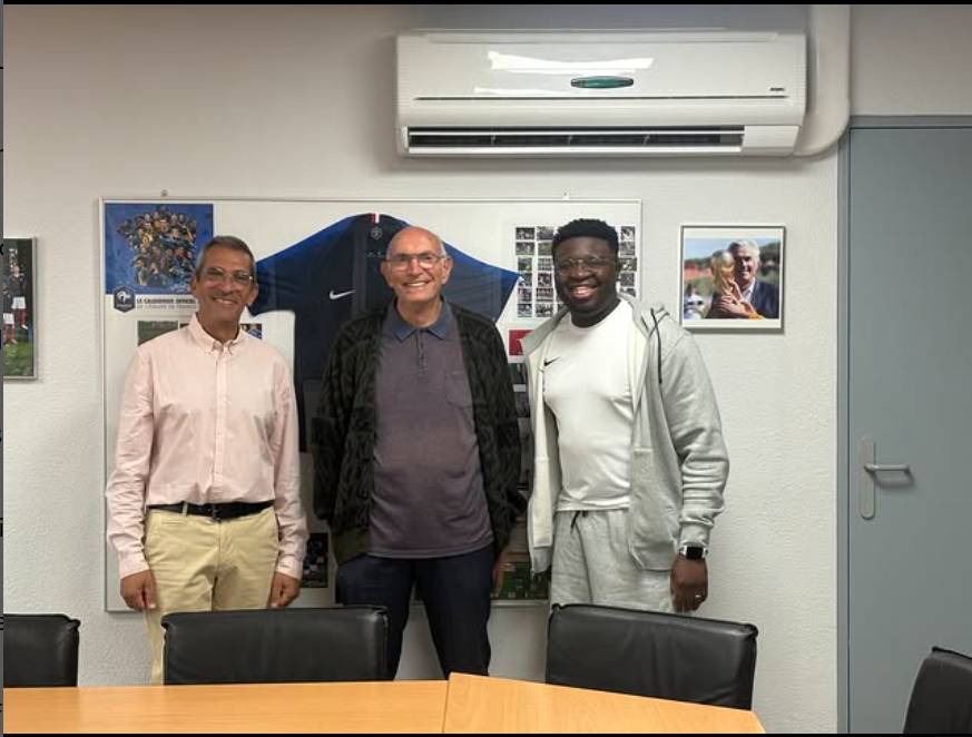 📢🤝Le District de Football du Var et l'USEP 83 unissent leur force pour développer la pratique sportive et éducatives des jeunes varois !⚽ Merci à, l'inspecteur d'académie, au directeur académique des services de l'Education Nationale du Var. Au président du District de football du Var. Au président du Comité Départemental de l'Union Sportive de l'Enseignement du Premier degré du Var. Au président de la FOL 83. Ainsi qu'à Jean Pierre Estrella, conseiller pédagogique d'EPS